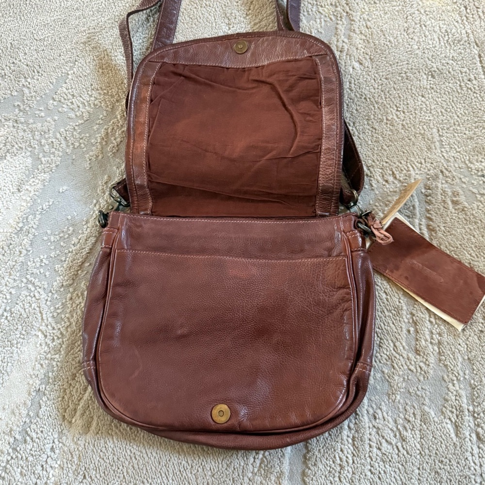 Old Trend Brown cognac leather crossbody bag tooled embossed Meadow Wind bag new - Picture 8 of 12